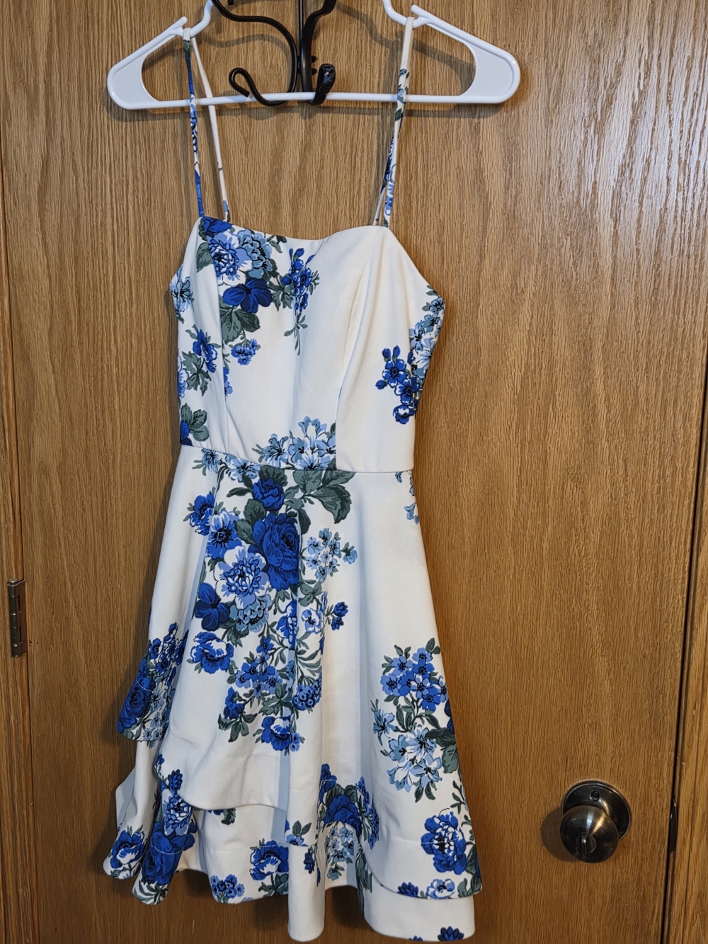 B Darlin White and Blue Floral Spaghetti Strap Mini Dress size 1/2